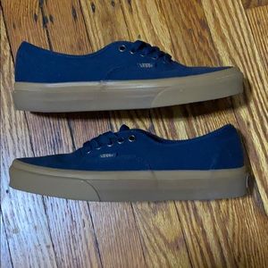 VANS AUTHENTIC